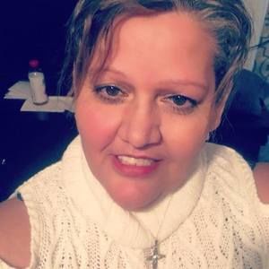 Meet your Posher, Elvia